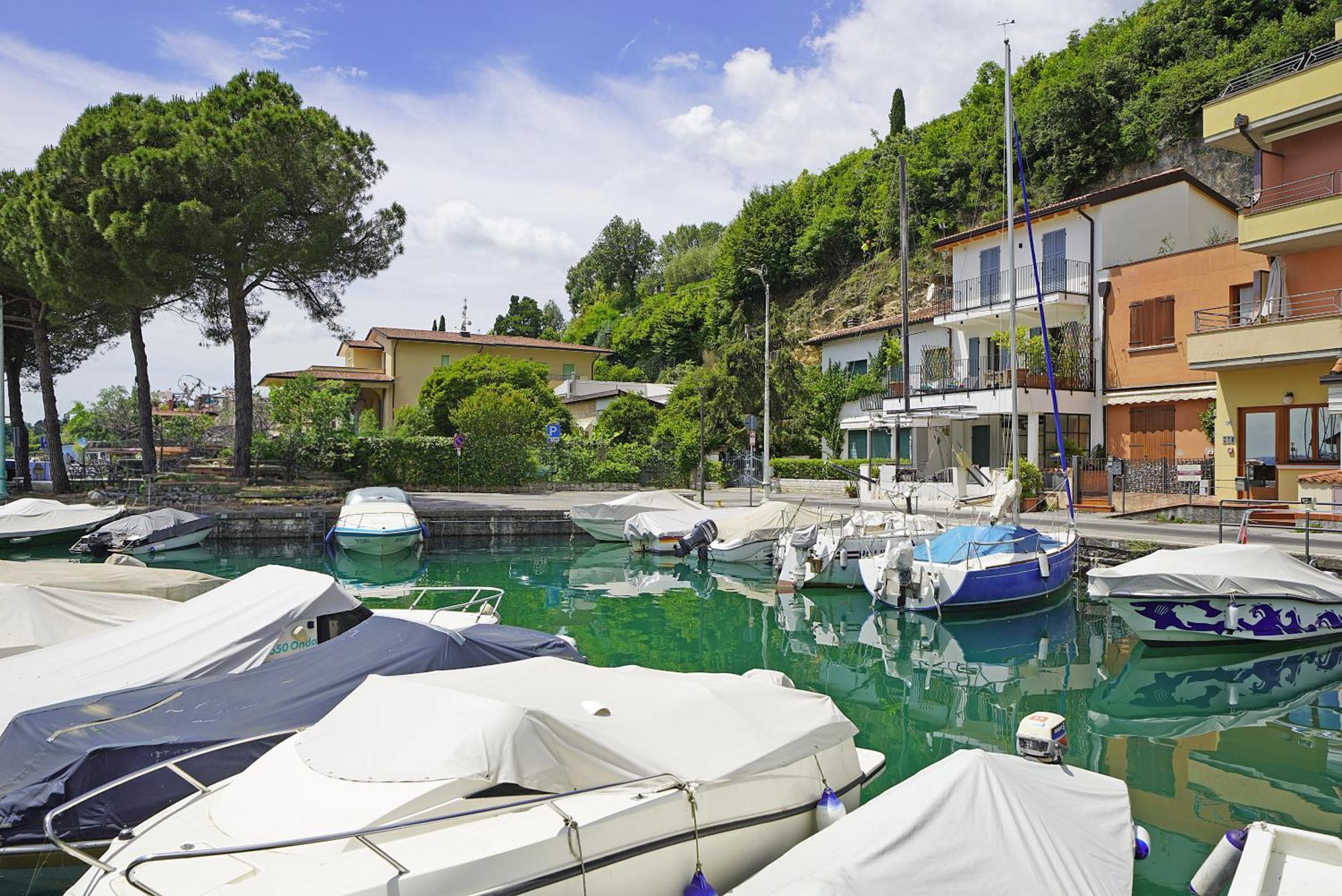 Lamasu Dusano - Di Garda Apartment *